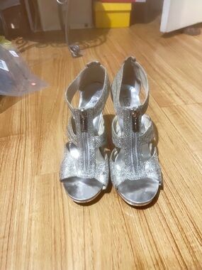 Michael Kors Elegant Ladies Silver Glitter Zip Front Dress Sandals